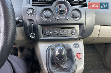 Минивэн Renault Scenic 2004 в 