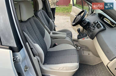 Минивэн Renault Scenic 2004 в 