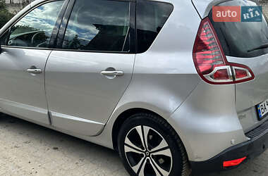 Минивэн Renault Scenic 2011 в 