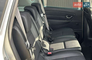 Минивэн Renault Scenic 2011 в 