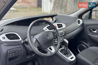 Минивэн Renault Scenic 2010 в 