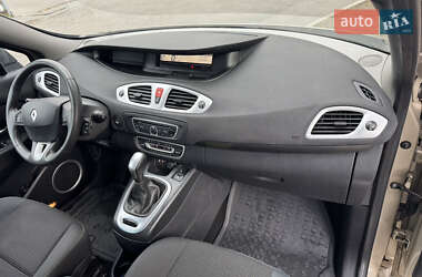 Минивэн Renault Scenic 2010 в 