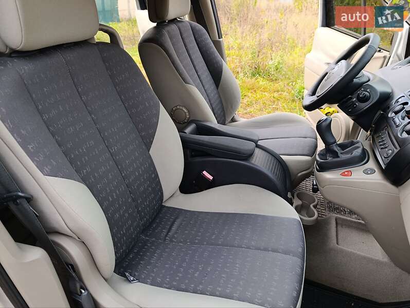 Минивэн Renault Scenic 2005 в Виннице