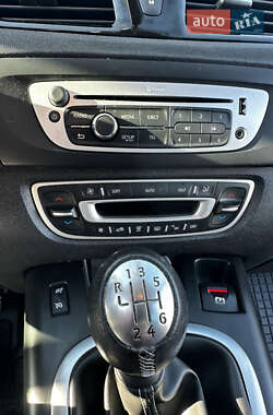 Мінівен Renault Scenic 2015 в 