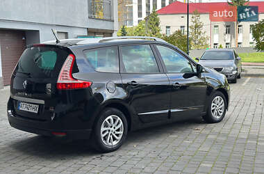 Минивэн Renault Scenic 2015 в 