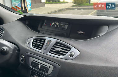 Минивэн Renault Scenic 2015 в 