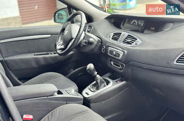 Минивэн Renault Scenic 2015 в 