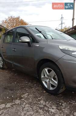 Минивэн Renault Scenic 2011 в 