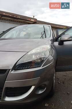 Минивэн Renault Scenic 2011 в 