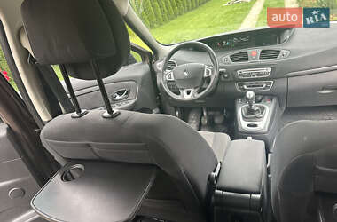 Минивэн Renault Scenic 2011 в 