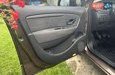 Минивэн Renault Scenic 2011 в 