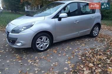 Минивэн Renault Scenic 2011 в 