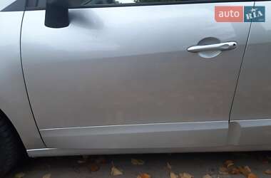 Минивэн Renault Scenic 2011 в 