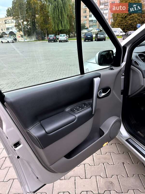 Мінівен Renault Scenic 2007 в Луцьку