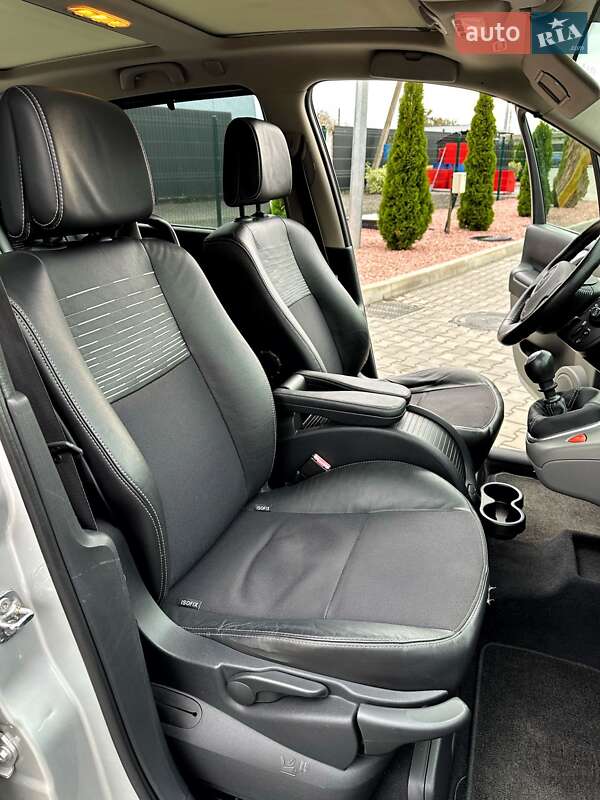 Мінівен Renault Scenic 2007 в Луцьку