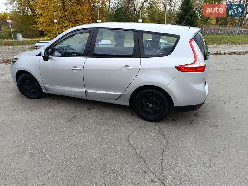 Минивэн Renault Scenic 2013 в Черкассах