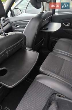 Минивэн Renault Scenic 2011 в 