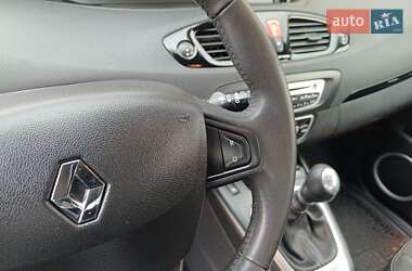 Минивэн Renault Scenic 2011 в 