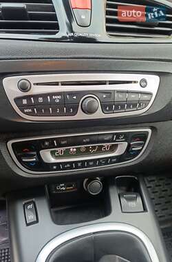 Минивэн Renault Scenic 2011 в 