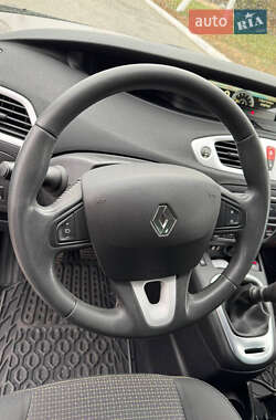 Минивэн Renault Scenic 2009 в 