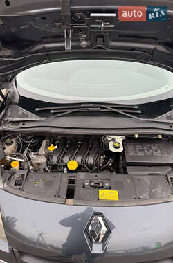 Минивэн Renault Scenic 2009 в 
