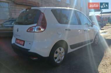 Минивэн Renault Scenic 2010 в 