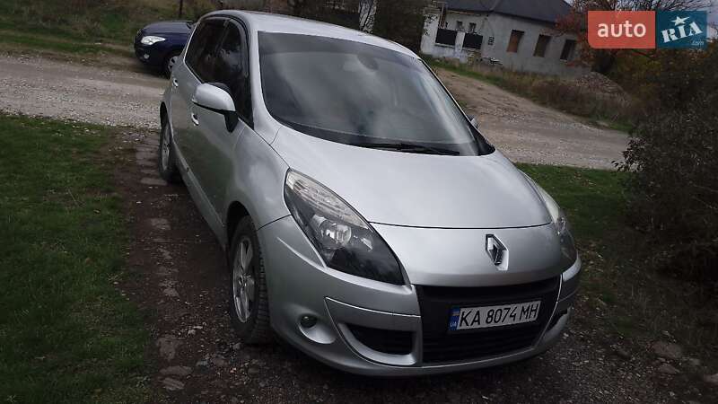 Минивэн Renault Scenic 2009 в 