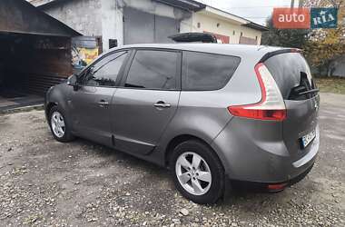 Минивэн Renault Scenic 2011 в 