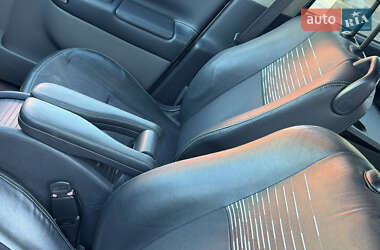 Минивэн Renault Scenic 2008 в  фото 18 Минивэн Renault Scenic 2008 в