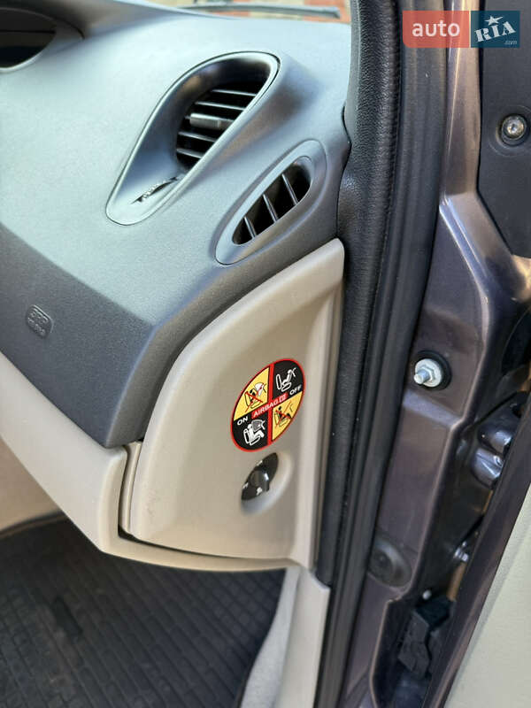 Минивэн Renault Scenic 2005 в Красилове фото 49 Минивэн Renault Scenic 2005 в Красилове