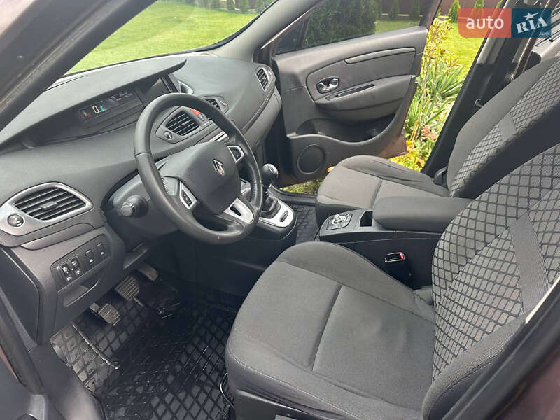 Минивэн Renault Scenic 2011 в Ивано-Франковске