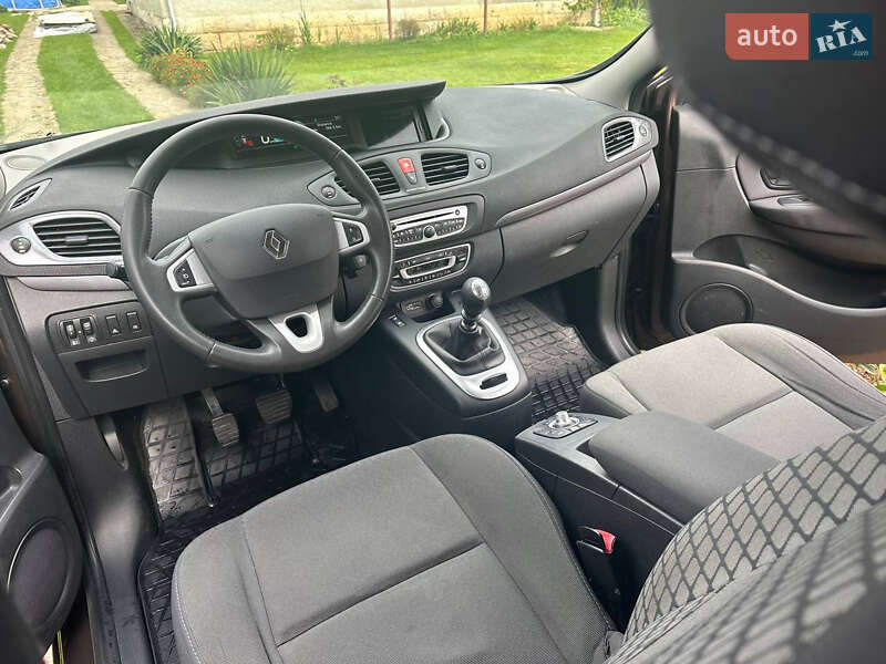 Минивэн Renault Scenic 2011 в Ивано-Франковске