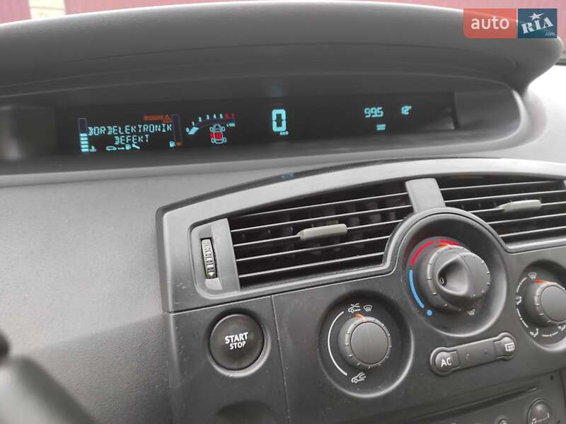 Минивэн Renault Scenic 2005 в Сарнах