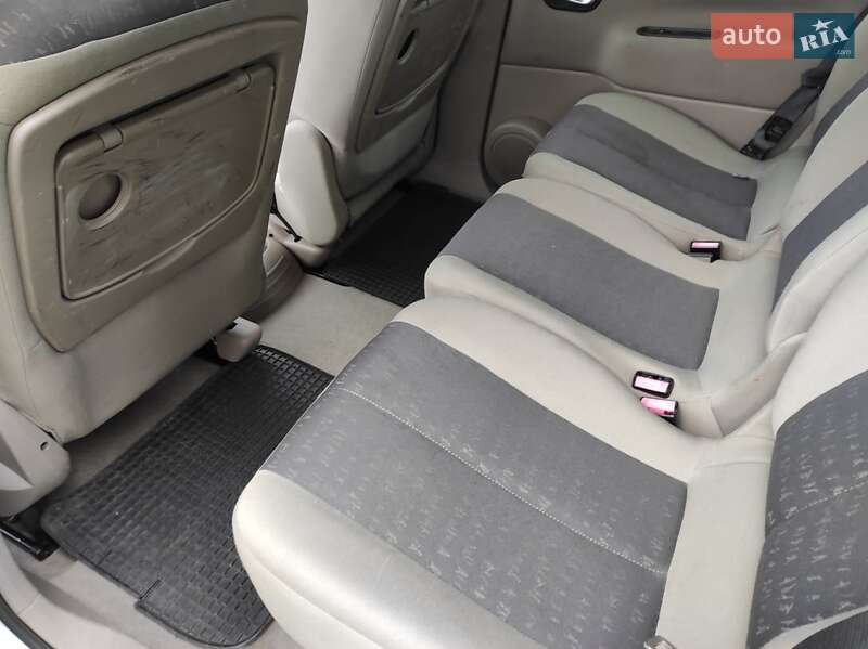 Минивэн Renault Scenic 2005 в Сарнах