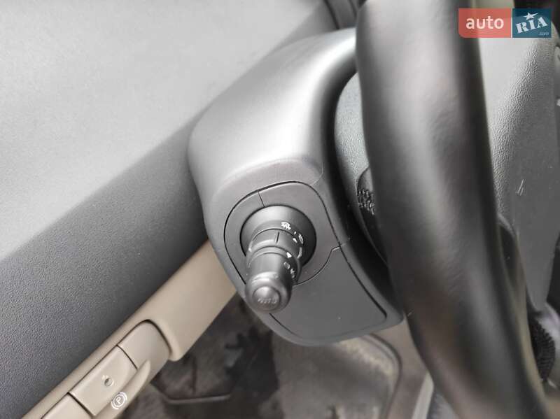 Минивэн Renault Scenic 2005 в Сарнах