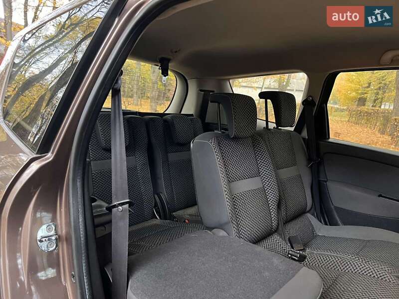 Минивэн Renault Scenic 2011 в Черновцах фото 10 Минивэн Renault Scenic 2011 в Черновцах