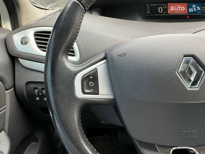 Минивэн Renault Scenic 2013 в Киеве фото 18 Минивэн Renault Scenic 2013 в Киеве