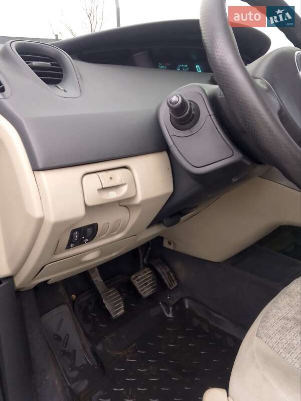 Мінівен Renault Scenic 2006 в Рівному фото 16 Мінівен Renault Scenic 2006 в Рівному