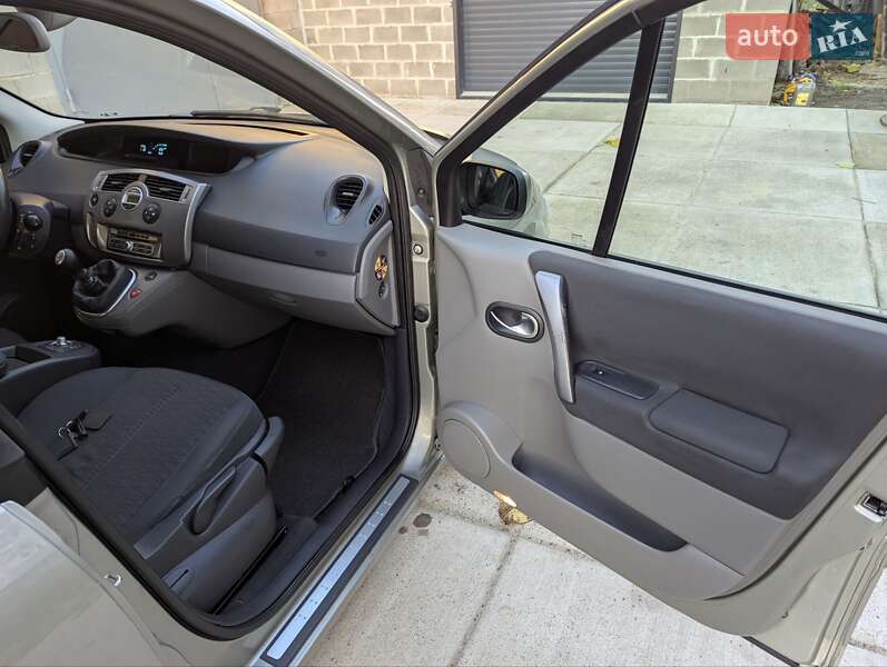 Мінівен Renault Scenic 2006 в Дубні