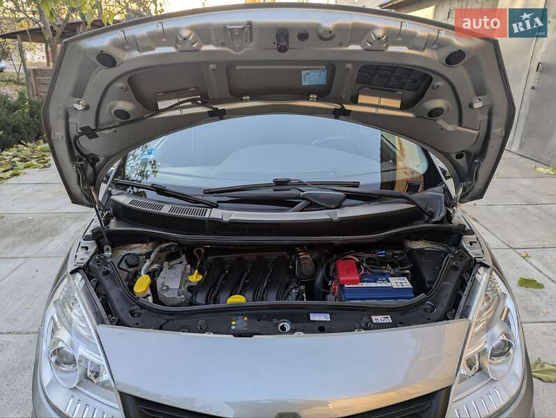 Мінівен Renault Scenic 2006 в Дубні