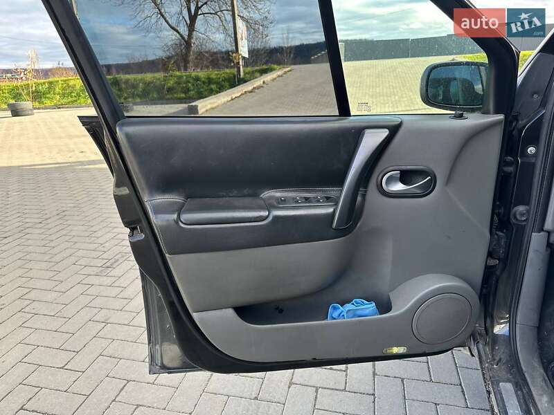 Минивэн Renault Scenic 2005 в Красной