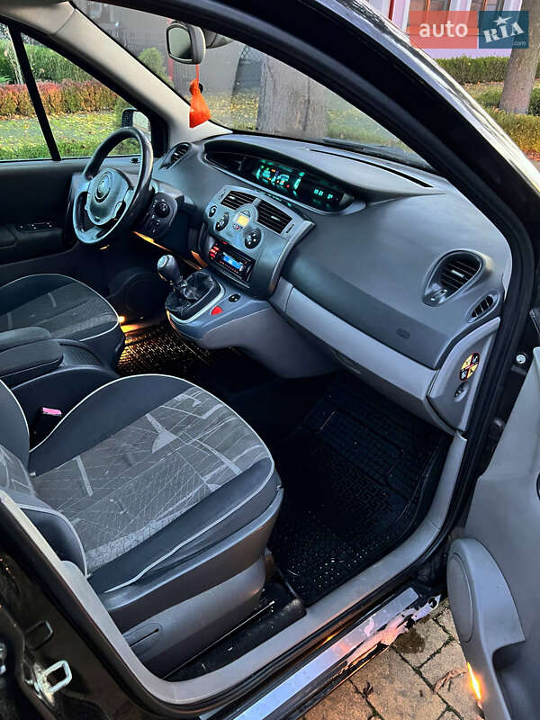 Минивэн Renault Scenic 2004 в Городке