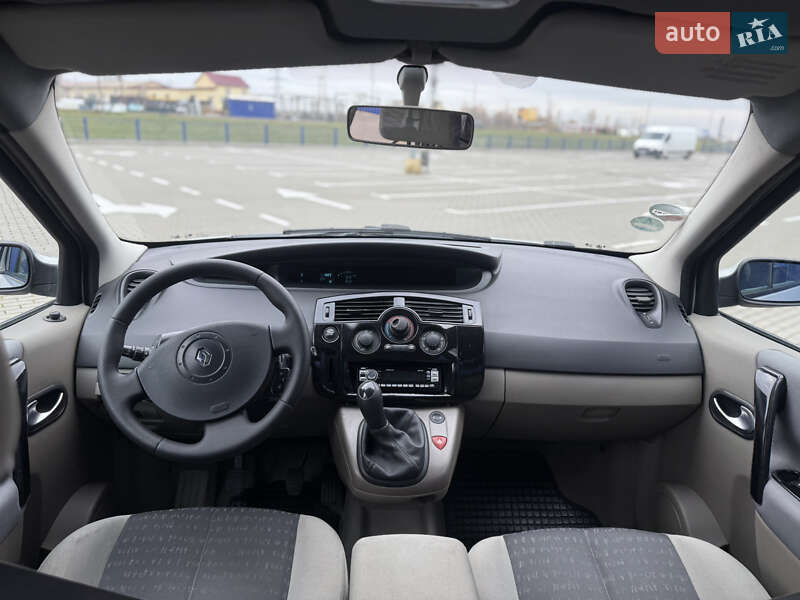 Мінівен Renault Scenic 2004 в Нововолинську