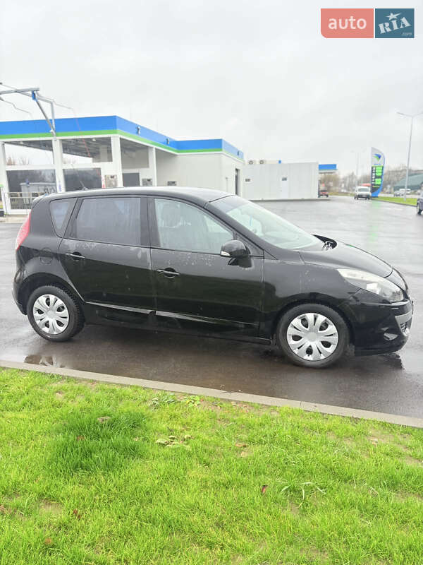 Мінівен Renault Scenic 2011 в Шостці