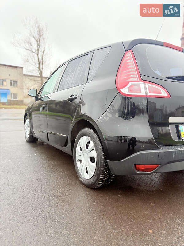 Мінівен Renault Scenic 2011 в Шостці
