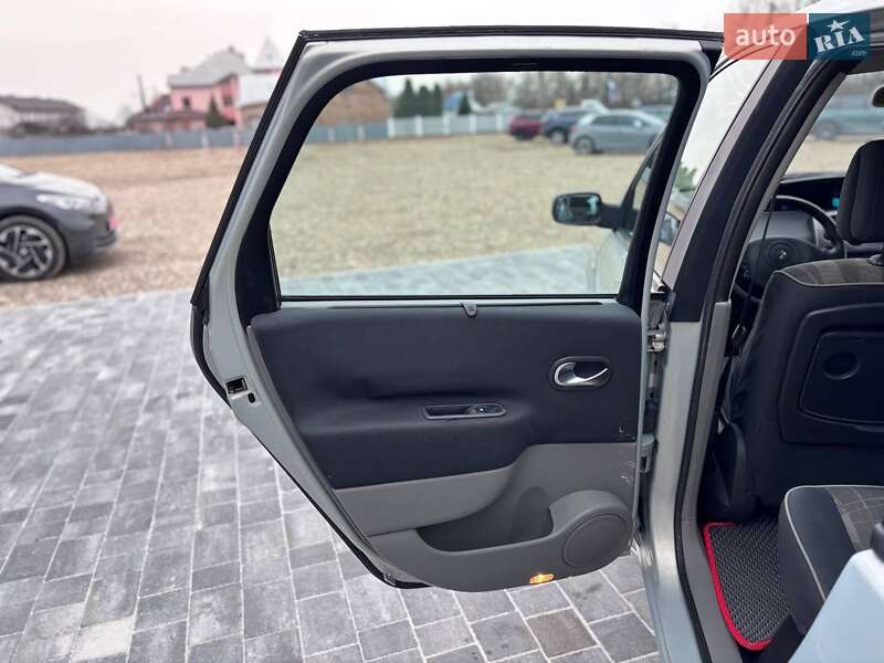 Мінівен Renault Scenic 2004 в Коломиї