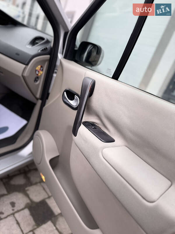 Минивэн Renault Scenic 2005 в Дрогобыче фото 65 Минивэн Renault Scenic 2005 в Дрогобыче