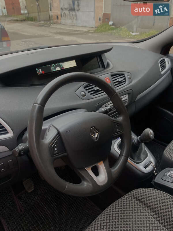 Мінівен Renault Scenic 2011 в Рівному