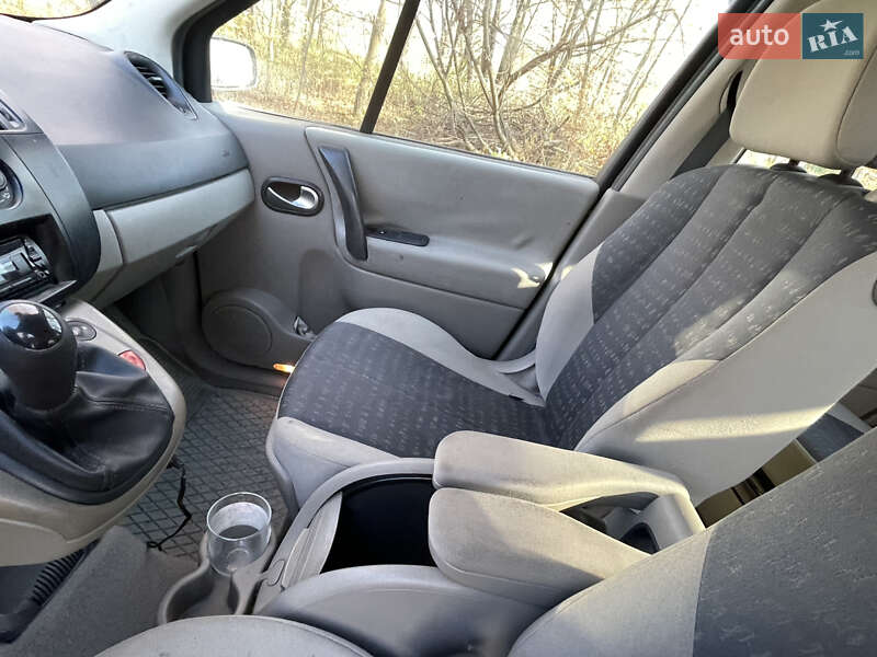 Минивэн Renault Scenic 2004 в Дрогобыче