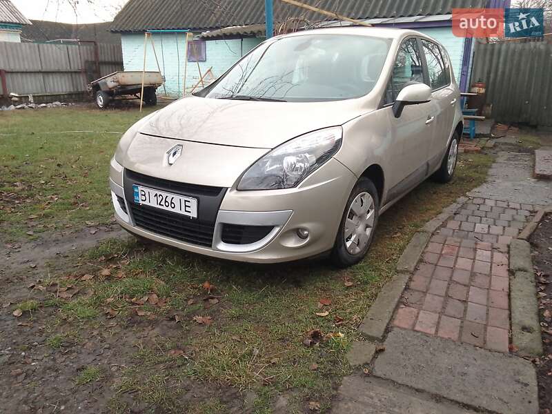 Мінівен Renault Scenic 2009 в Миргороді